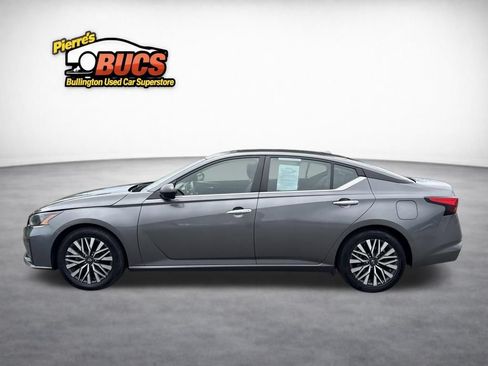 Used 2024 Nissan Altima 2.5 SV FWD image 2