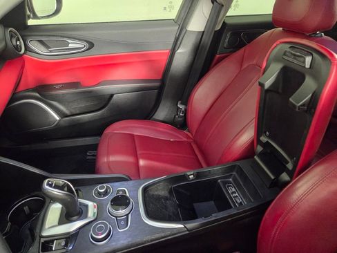 Used 2020 Alfa Romeo Giulia RWD image 19