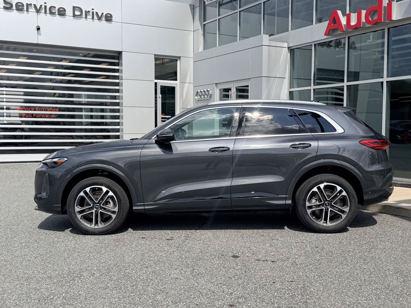 Certified 2025 Audi Q5 Premium w/ Convenience Package AWD/4WD image 3