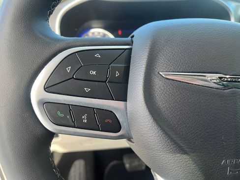 Used 2024 Chrysler Pacifica Touring-L image 20