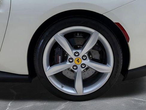 Used 2019 Ferrari Portofino Base image 52
