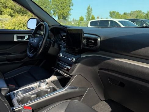 Used 2020 Ford Explorer XLT w/ Equipment Group 202A AWD/4WD image 10