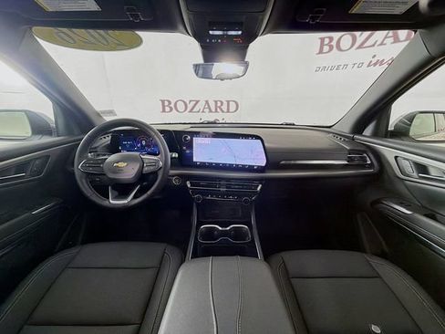 Used 2026 Chevrolet Traverse LT w/ Sun and Wheel Package FWD image 30