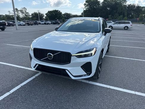 Used 2023 Volvo XC60 B5 Ultimate w/ Protection Package Premier FWD image 17
