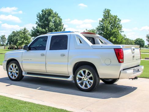 Used 2006 Cadillac Escalade EXT AWD/4WD image 3