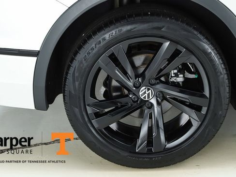 Used 2023 Volkswagen Tiguan SE R-Line FWD image 51