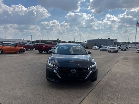 Certified 2025 Nissan Sentra SR FWD image 5
