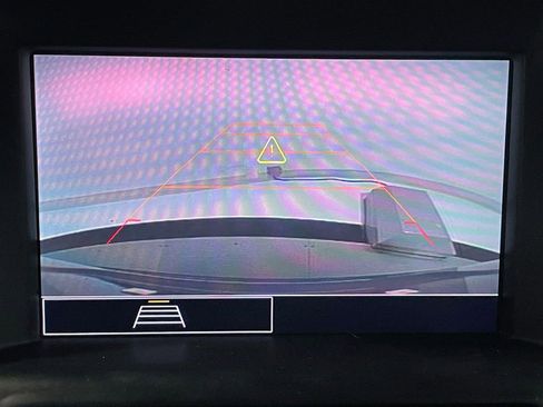 Used 2023 GMC Terrain SLE w/ Driver Convenience Package image 4