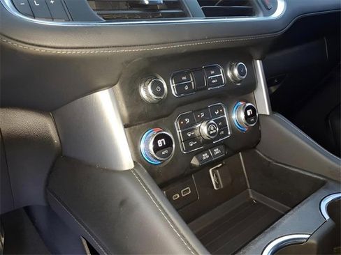Used 2022 GMC Yukon XL SLE w/ Gmc Pro Safety Plus Package image 18
