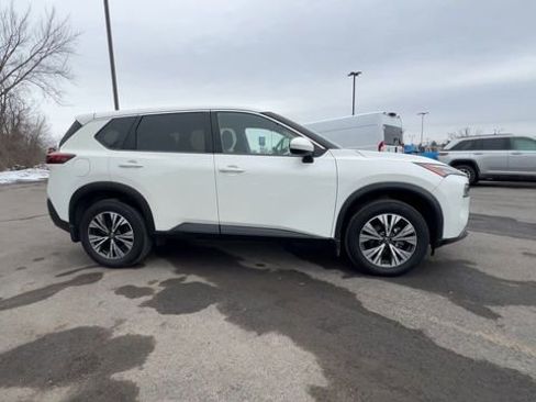 Used 2023 Nissan Rogue SV image 9