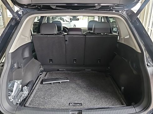 Used 2024 Volkswagen Tiguan SE image 19
