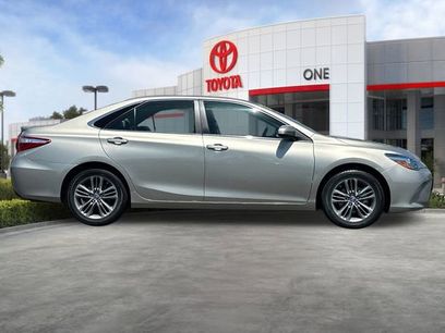 Used 2015 Toyota Camry SE w/ Moonroof Package