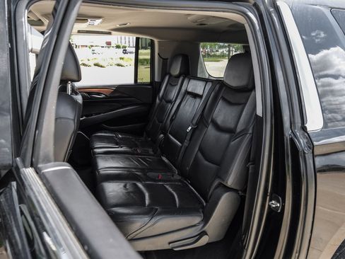 Used 2018 Cadillac Escalade ESV Luxury RWD image 36