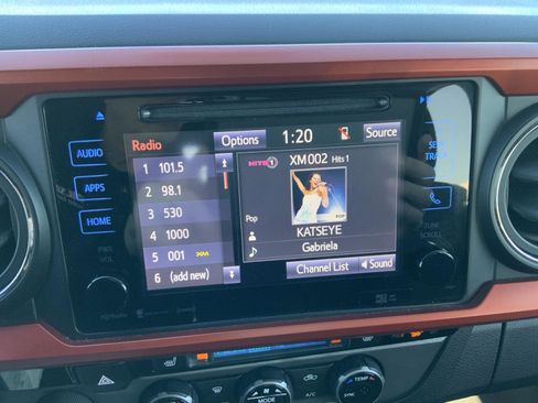 Used 2017 Toyota Tacoma TRD Off-Road image 35