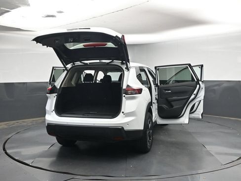 Used 2024 Nissan Rogue SV FWD image 47
