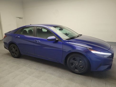 Used 2023 Hyundai Elantra SEL FWD image 11