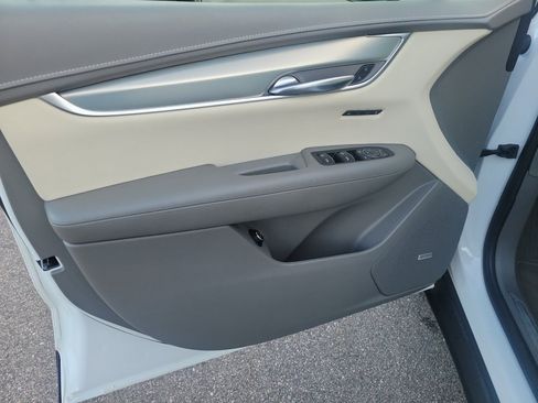 Certified 2022 Cadillac XT5 Premium Luxury FWD image 32