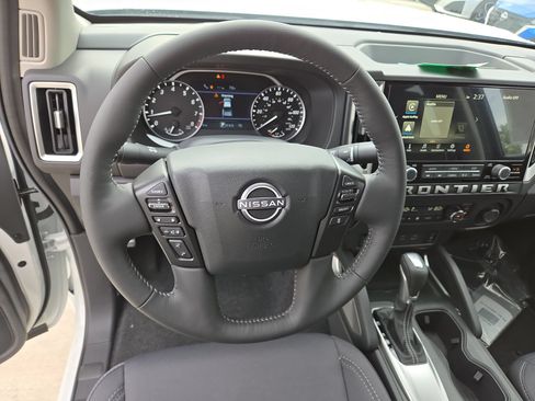 New 2025 Nissan Frontier SV w/ SV Convenience Package RWD image 28