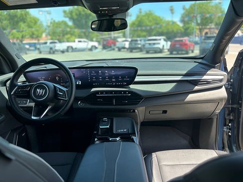 Used 2025 Buick Enclave Preferred FWD image 28