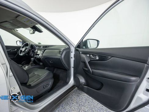 Used 2020 Nissan Rogue SL AWD/4WD image 38