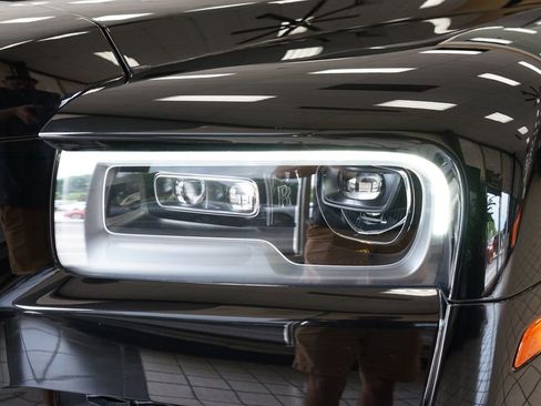 Used 2022 Rolls-Royce Cullinan Black Badge w/ Dark Exterior Package AWD/4WD image 30