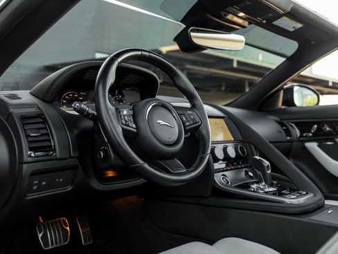 Used 2022 Jaguar F-TYPE Convertible image 21