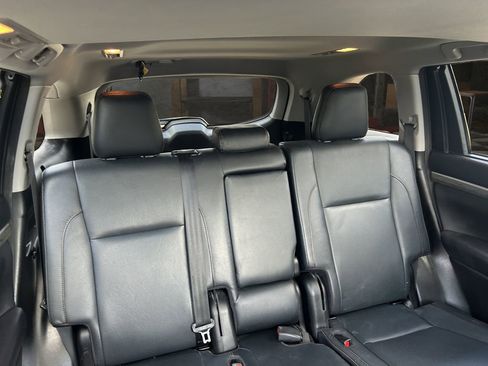 Used 2018 Toyota Highlander Limited FWD image 15