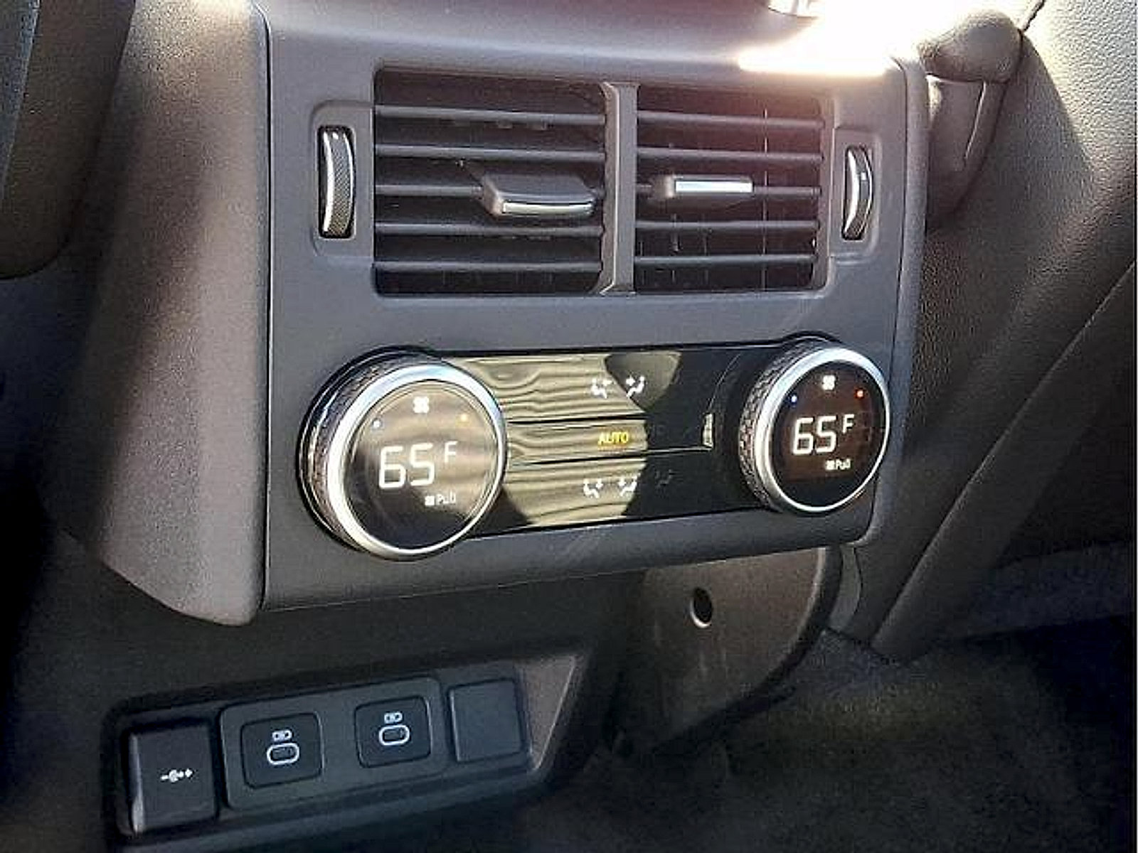 Used 2025 Land Rover Discovery S AWD/4WD image 13
