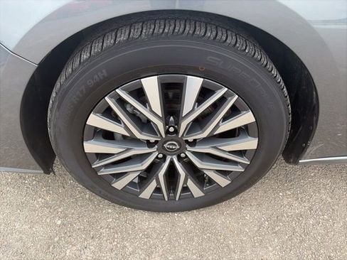 Used 2024 Nissan Altima 2.5 SV image 10