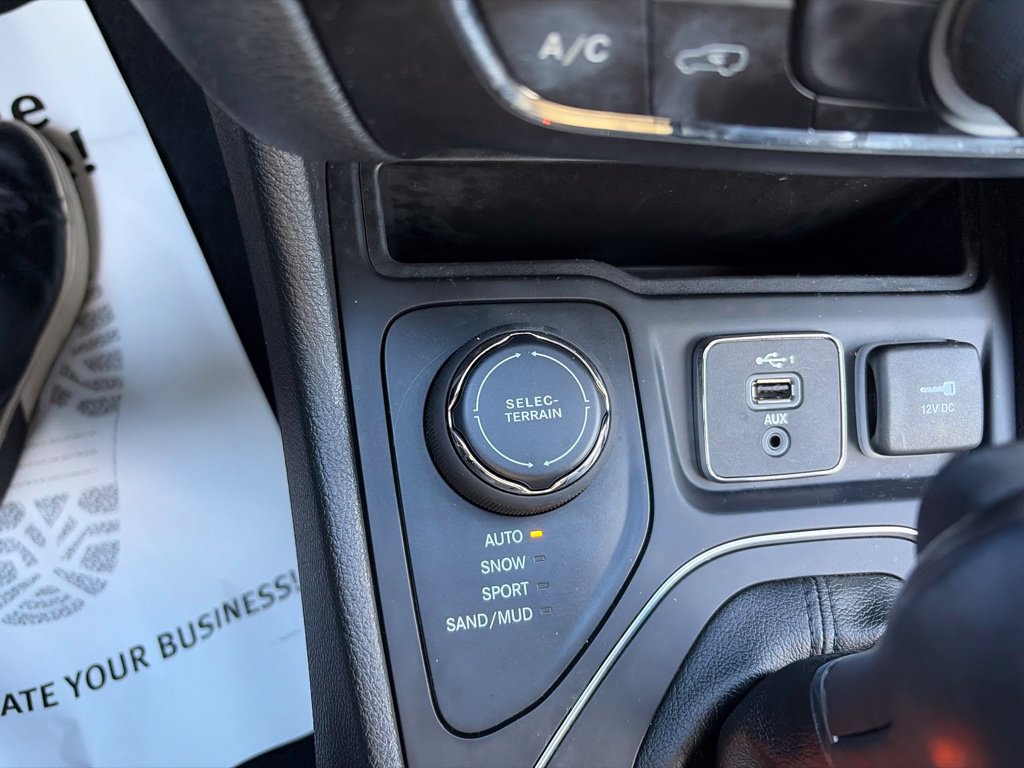Used 2021 Jeep Cherokee Latitude Lux AWD/4WD image 25