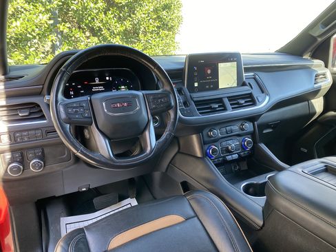 Used 2022 GMC Yukon XL AT4 image 34