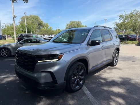 Used 2024 Honda Pilot Sport image 3
