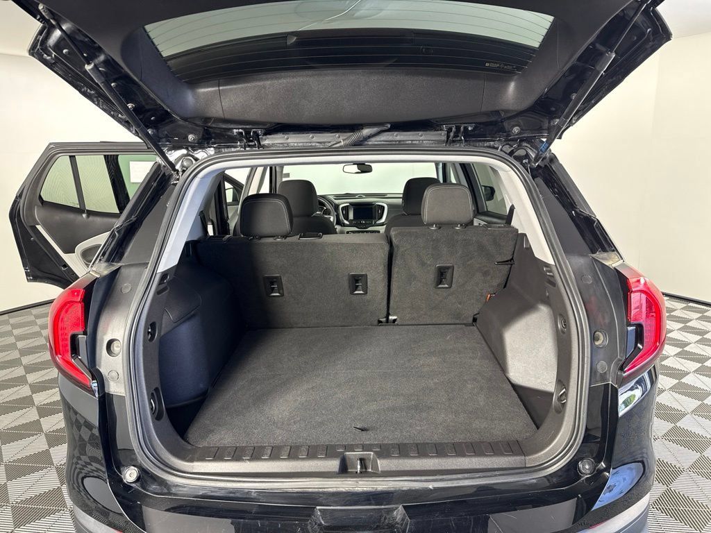Used 2022 GMC Terrain SLE AWD/4WD image 28