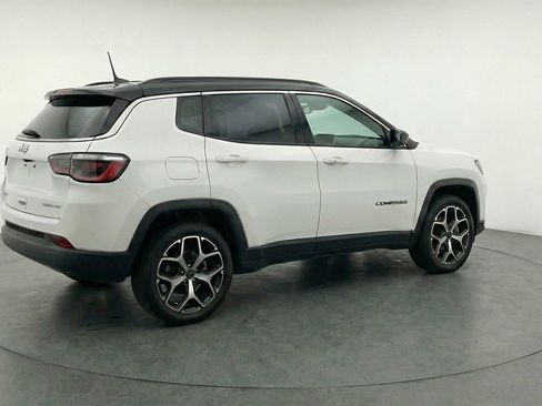 Used 2025 Jeep Compass Limited image 9