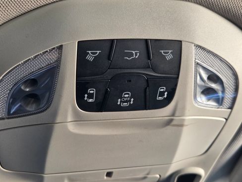 Used 2021 Chrysler Pacifica Limited AWD/4WD image 17