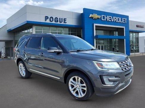 Used 2017 Ford Explorer XLT AWD/4WD image 1