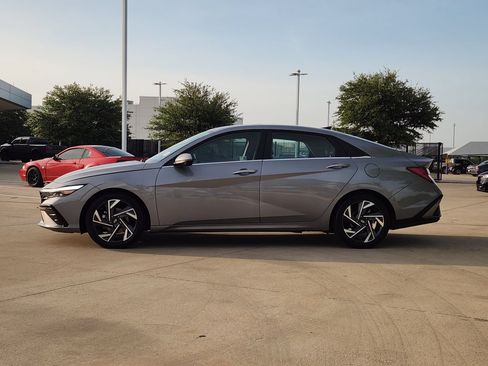 Used 2024 Hyundai Elantra Limited FWD image 4