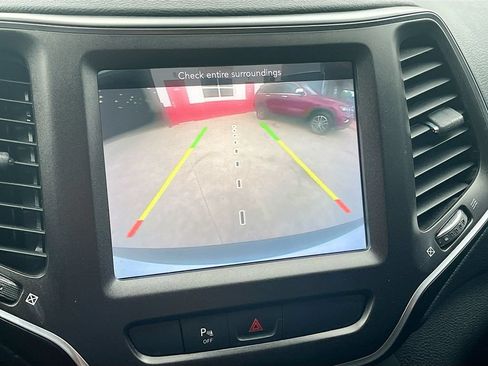 Used 2020 Jeep Cherokee Trailhawk AWD/4WD image 13