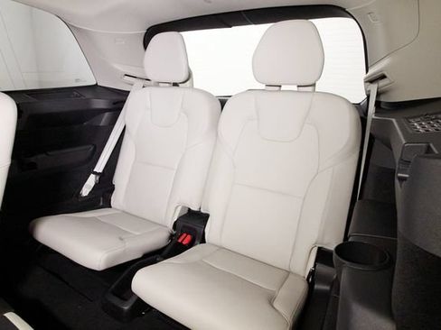 Certified 2025 Volvo XC90 B5 Plus w/ Protection Package Premier AWD/4WD image 22