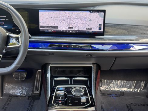 Used 2023 BMW i7 xDrive60 w/ Executive Package 2 AWD/4WD image 26