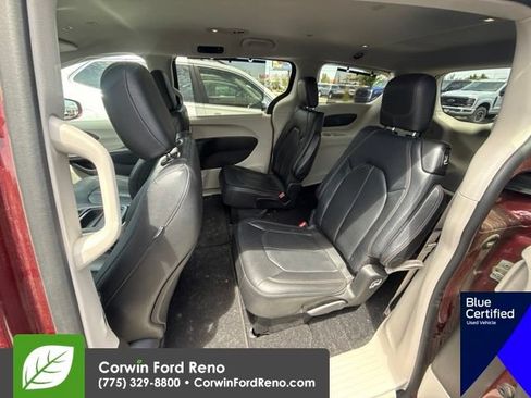 Used 2019 Chrysler Pacifica Touring-L FWD image 11