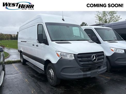 Used 2024 Mercedes-Benz Sprinter 4500 image 1