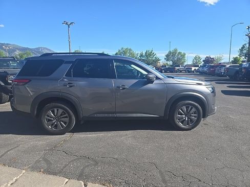 Used 2025 Nissan Pathfinder SV AWD/4WD image 4