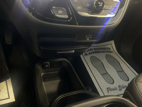 New 2026 Chrysler Pacifica Select image 23