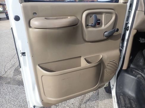 Used 2000 Chevrolet Express 3500 Extended image 9