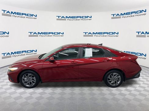 Used 2024 Hyundai Elantra SEL FWD image 2
