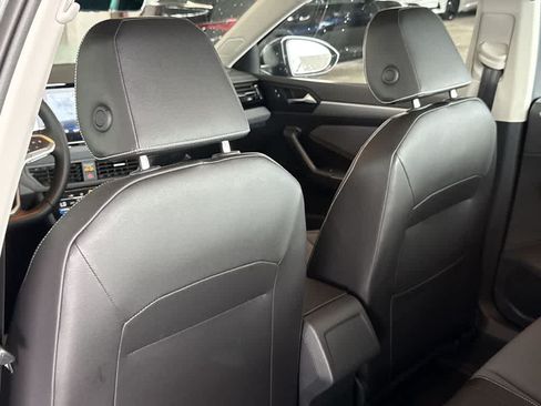 Used 2025 Volkswagen Jetta SE FWD image 23