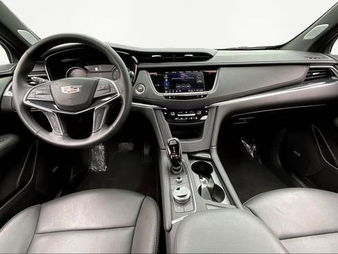 Used 2025 Cadillac XT5 Premium Luxury image 8