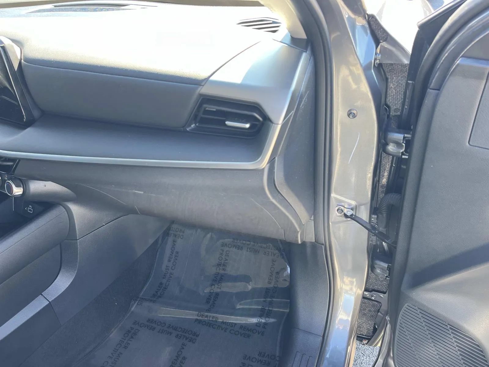 Used 2025 Nissan Kicks S AWD/4WD image 24