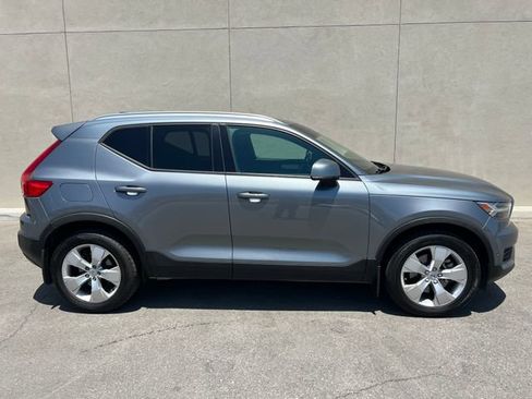 Used 2019 Volvo XC40 T5 Momentum AWD/4WD image 6